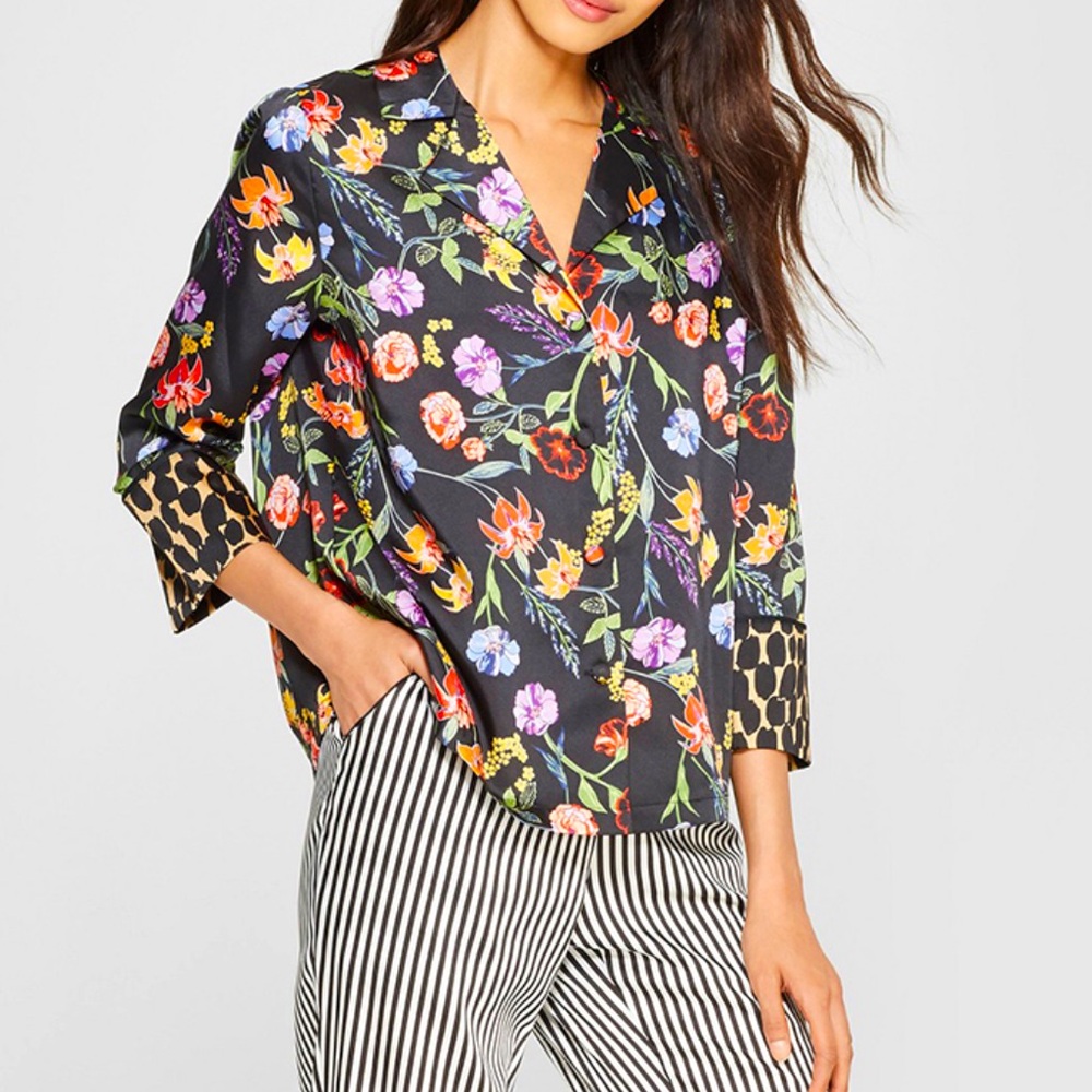 Like New Who What Wear Women’s Floral Button Down Blouse cuff leopard pr…